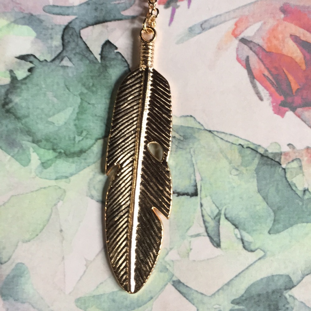 New! 3-Layer Feather Coin Necklace - Picture 6 of 9